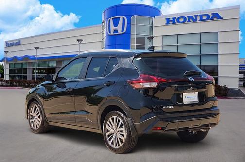 Super Black 2021 Nissan Kicks SV