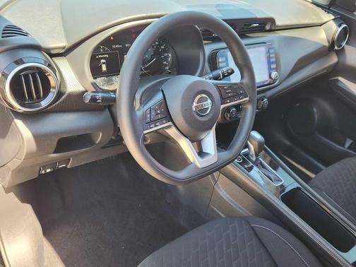 Super Black 2021 Nissan Kicks SV