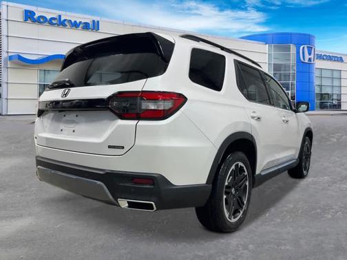 Platinum White Pearl 2026 Honda Pilot Touring 8-Passenger