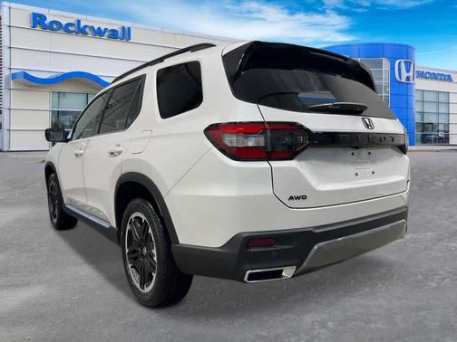 Platinum White Pearl 2026 Honda Pilot Touring 8-Passenger