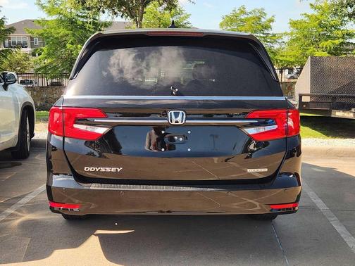 Crystal Black Pearl 2023 Honda Odyssey Touring