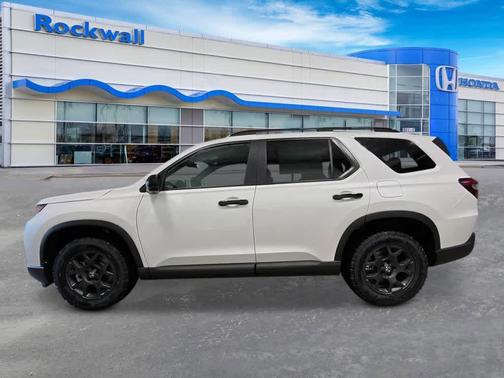 Platinum White Pearl 2026 Honda Pilot TrailSport