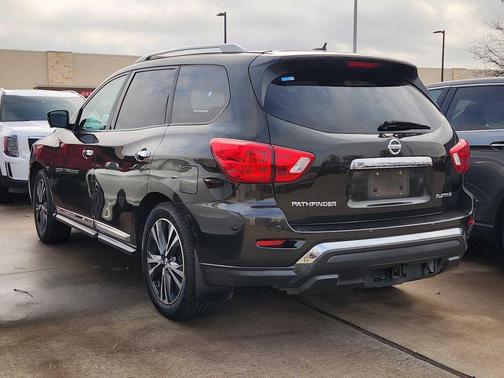 2017 Nissan Pathfinder Platinum