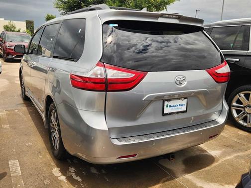 Celestial Silver Metallic 2019 Toyota Sienna XLE