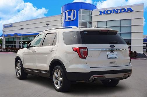 White Platinum Metallic Tri-Coat 2016 Ford Explorer XLT