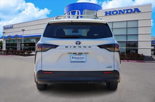 2023 Toyota Sienna LE