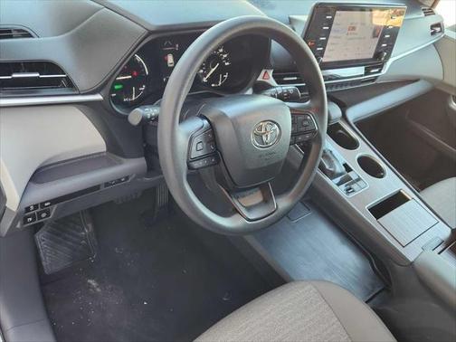 2023 Toyota Sienna LE