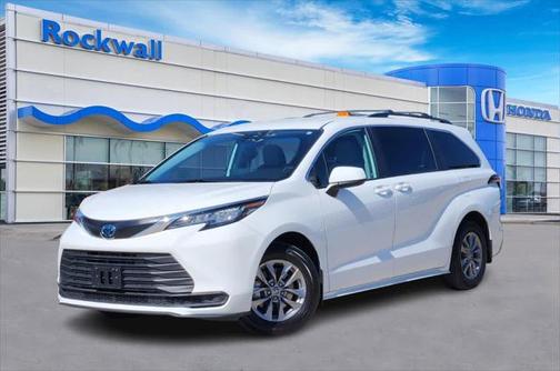 2023 Toyota Sienna LE