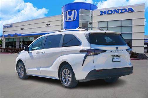 2023 Toyota Sienna LE