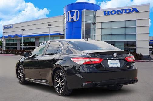 Midnight Black Metallic 2020 Toyota Camry SE
