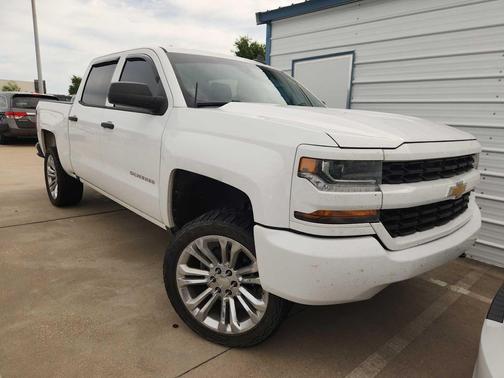 Summit White 2018 Chevrolet Silverado 1500 Custom