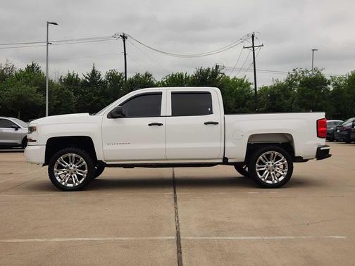 Summit White 2018 Chevrolet Silverado 1500 Custom
