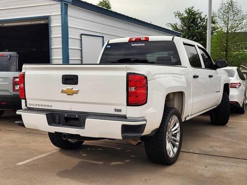 Summit White 2018 Chevrolet Silverado 1500 Custom