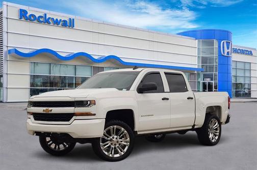 Summit White 2018 Chevrolet Silverado 1500 Custom