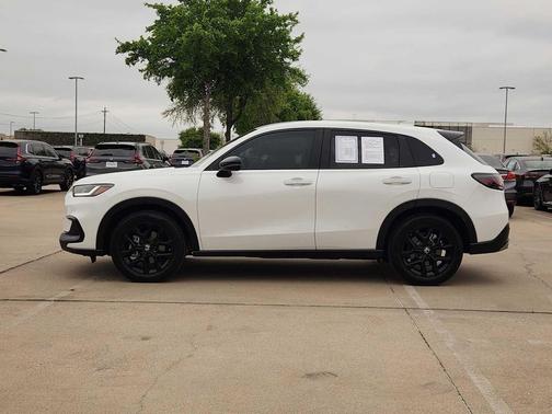 Platinum White Pearl 2025 Honda HR-V AWD Sport