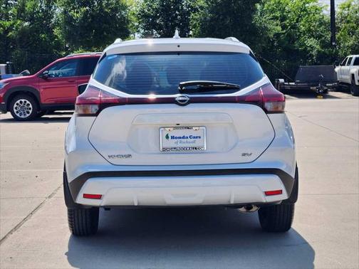 2022 Nissan Kicks SV
