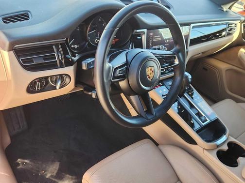 2022 Porsche Macan AWD