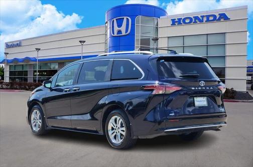 2024 Toyota Sienna Platinum 7 Passenger