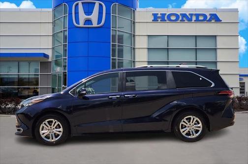 2024 Toyota Sienna Platinum 7 Passenger