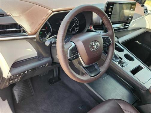 2024 Toyota Sienna Platinum 7 Passenger