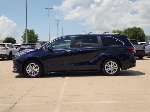 2024 Toyota Sienna Platinum 7 Passenger