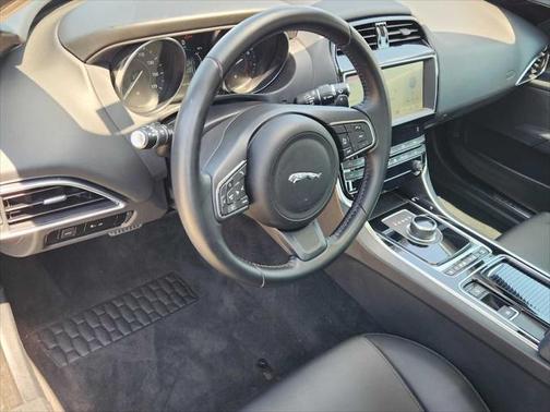2019 Jaguar XE 25t
