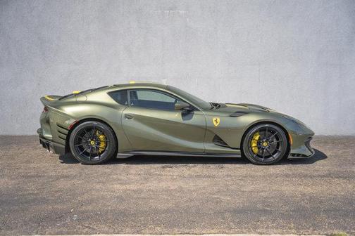 2023 Ferrari 812 Competizione Coupe