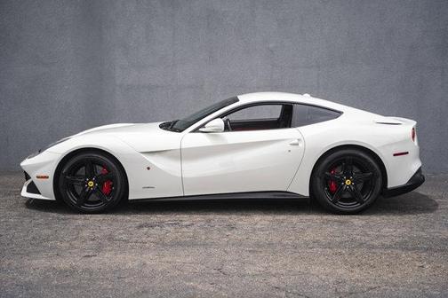 Bianco Avus 2015 Ferrari F12berlinetta Base