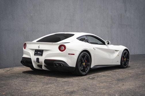 Bianco Avus 2015 Ferrari F12berlinetta Base