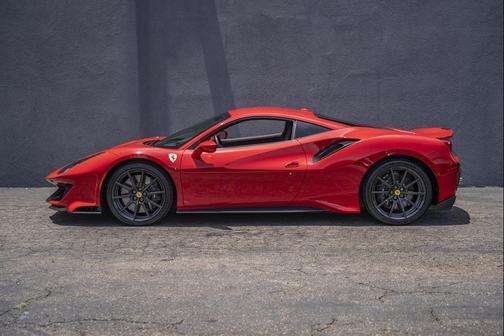 Rosso Corsa 2019 Ferrari 488 Pista Base