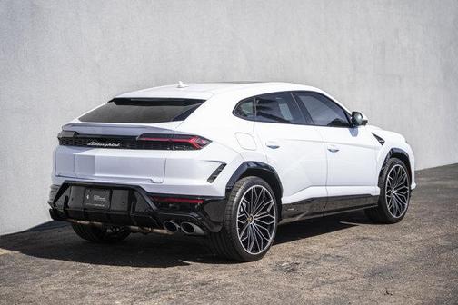 White 2025 Lamborghini Urus SE