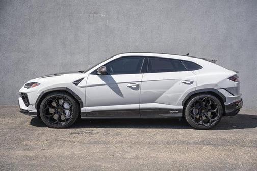 2024 Lamborghini Urus Performante