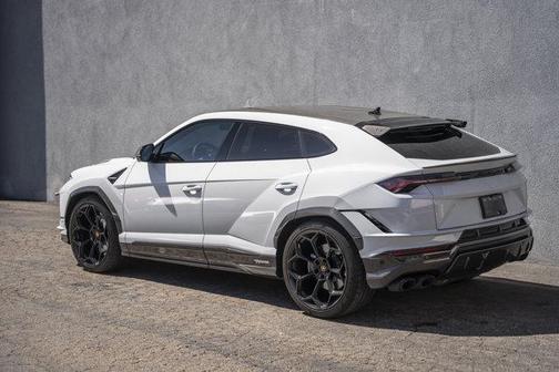 2024 Lamborghini Urus Performante
