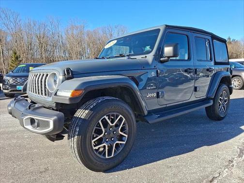 2024 Jeep Wrangler 4-Door Sahara 4x4