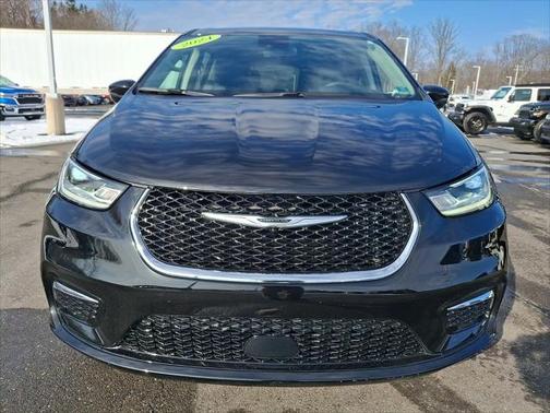 2024 Chrysler Pacifica Hybrid Select