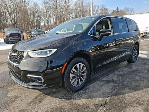 2024 Chrysler Pacifica Hybrid Select