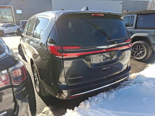 2024 Chrysler Pacifica Hybrid Select