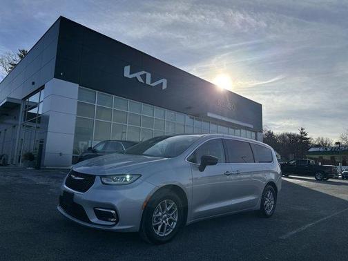 2024 Chrysler Pacifica Touring-L