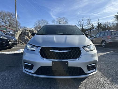 2024 Chrysler Pacifica Touring-L