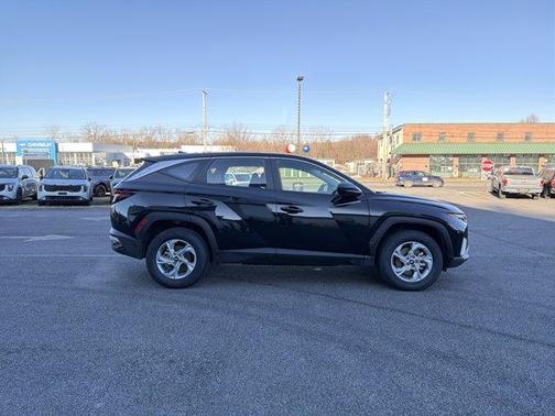 2023 Hyundai TUCSON SE