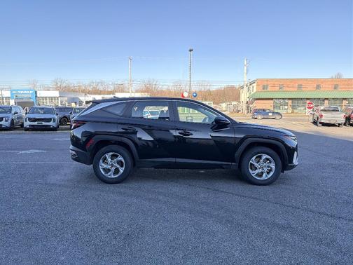 2023 Hyundai TUCSON SE