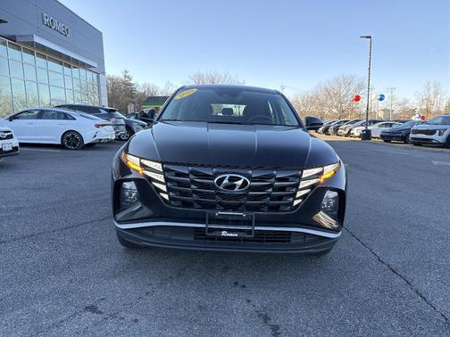 2023 Hyundai TUCSON SE