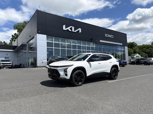 Summit White 2024 Chevrolet Trax FWD ACTIV