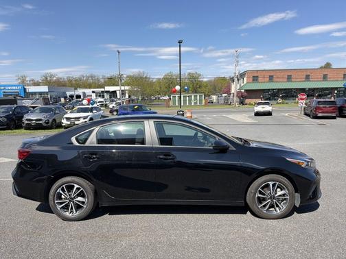 Aurora Black 2023 Kia Forte LXS