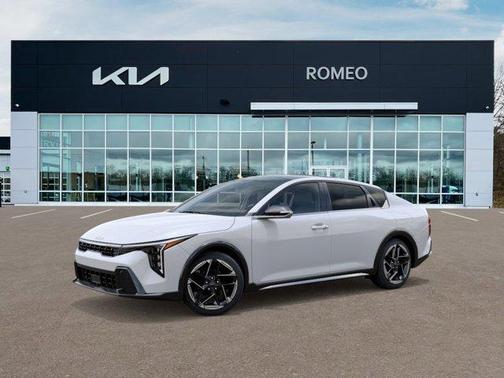 Snow White Pearl 2026 Kia K4 GT-LINE