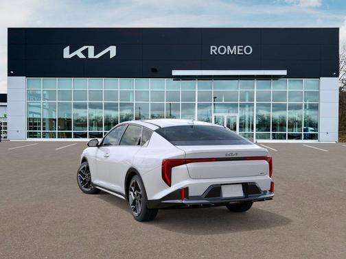Snow White Pearl 2026 Kia K4 GT-LINE