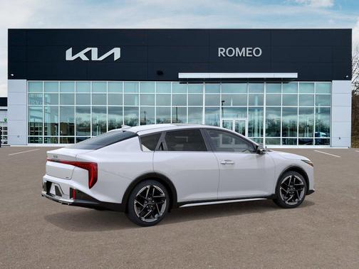 Snow White Pearl 2026 Kia K4 GT-LINE