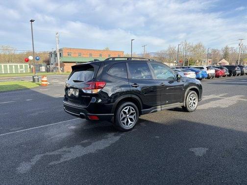 Crystal Black Silica 2022 Subaru Forester Premium