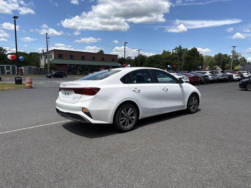 Snow White Pearl 2023 Kia Forte LXS