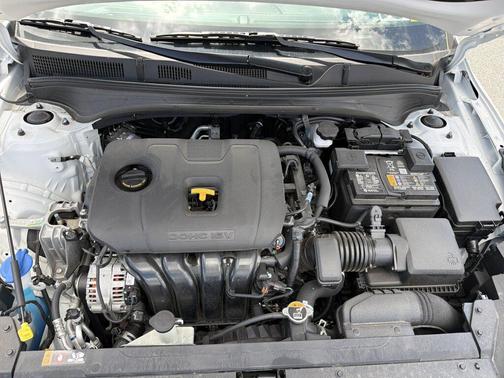 Snow White Pearl 2023 Kia Forte LXS